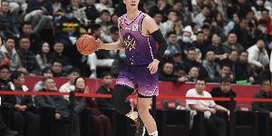 稳定贡献难救主！朱松玮替补出战33分钟 13中6拿到14分11板